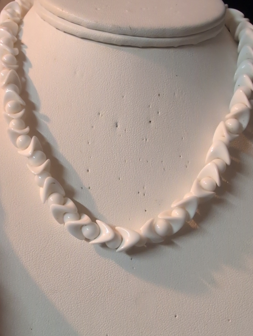 VTG Crown Trifari White Milk Glass Necklace